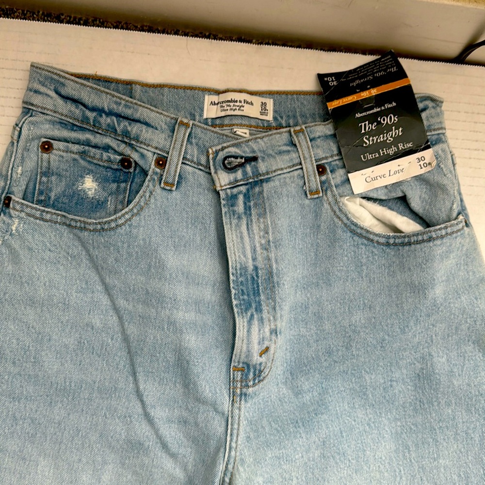 Abercrombie and Fitch the 90s straight ultra high-rise curve Love jeans, size 30